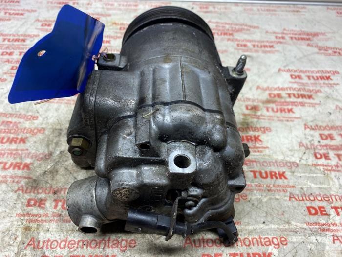 Air conditioning pump from a Volkswagen Polo IV (9N1/2/3) 1.9 SDI 2004