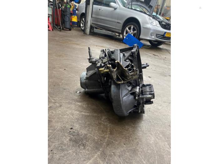Gearbox from a Citroën C4 Berline (LC) 1.6 HDi 16V 2006