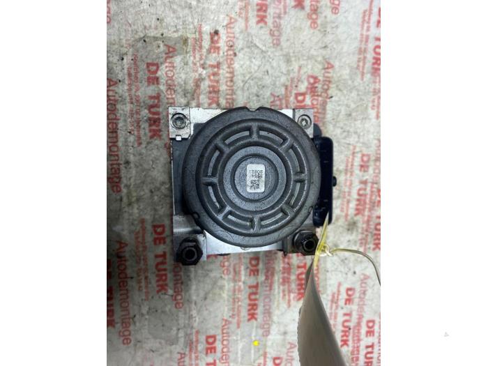 Begagnade ABS-pump Peugeot 208 I (CA/CC/CK/CL) 1.0 Vti 12V PureTech Pris € 36,30 Inklusive moms erbjuds av Autosloperij de Turk