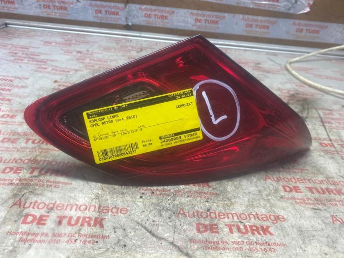 Używane Reflektor lewy Opel Astra J (PC6/PD6/PE6/PF6) 1.4 Turbo 16V Cena € 54,45 Z VAT oferowane przez Autosloperij de Turk