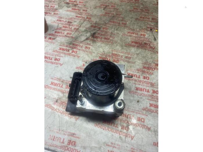 Begagnade ABS-pump Volkswagen Polo V (6R) 1.2 12V Pris € 24,20 Inklusive moms erbjuds av Autosloperij de Turk