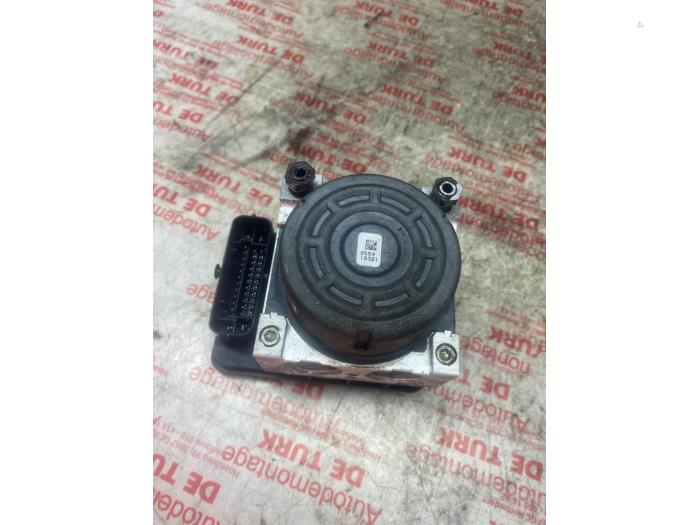Begagnade ABS-pump Peugeot 208 I (CA/CC/CK/CL) 1.2 Vti 12V PureTech 82 Pris € 36,30 Inklusive moms erbjuds av Autosloperij de Turk
