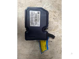 ABS-pump från en Opel Insignia Sports Tourer 2.0 CDTI 16V 130 ecoFLEX 2011