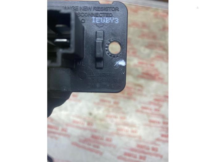 Heater resistor from a Kia Sportage (SL) 1.6 GDI 16V 4x2 2013
