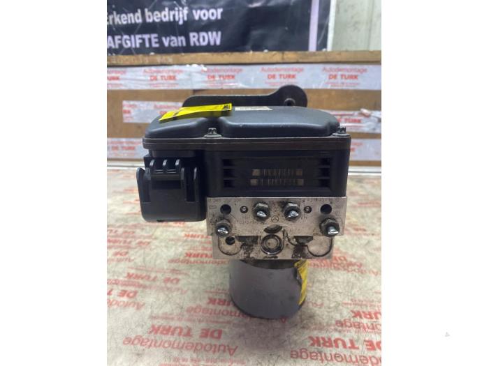 Usagé Bloc ABS Mercedes E (W211) 3.0 E-280 CDI 24V Prix € 108,90 Prix TTC proposé par Autosloperij de Turk