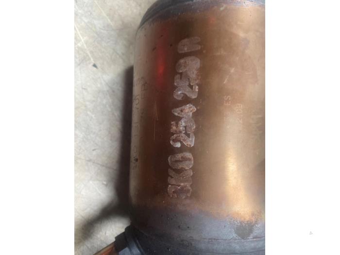 Catalytic converter from a Audi A5 Cabrio (8F7) 2.0 TFSI 16V 2010