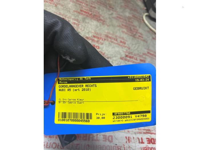Seatbelt feeder right Audi A5 Cabrio 2.0 TFSI 16V - 8F0857760