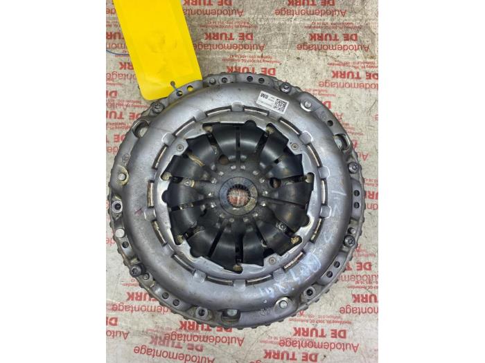 Used Flywheel Nissan Qashqai (J11) 1.2 DIG-T 16V Price € 261,36 Inclusive VAT offered by Autosloperij de Turk