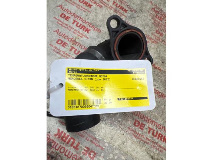 Engine temperature sensor from a Mercedes-Benz Citan (415.6) 1.5 109 CDI 2012