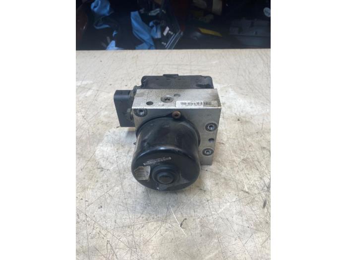 Gebrauchte ABS Pumpe Ford Focus 1 Wagon 1.6 16V Preis € 43,56 Mit Mehrwertsteuer angeboten von Autosloperij de Turk