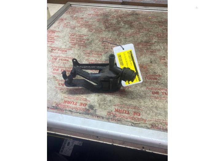Begagnade Extra vattenpump BMW 1 serie (F20) 116i 1.6 16V Pris € 43,56 Inklusive moms erbjuds av Autosloperij de Turk