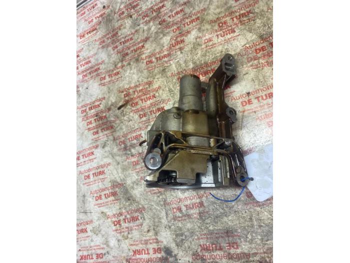 Ölpumpe van een Peugeot 207/207+ (WA/WC/WM) 1.4 16V VTi 2011