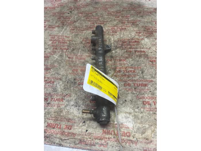 Usagé Système d'injection Opel Vivaro 1.9 DTI 16V Prix € 43,56 Prix TTC proposé par Autosloperij de Turk