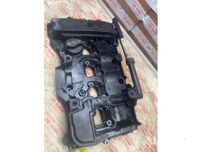 Begagnade Ventildeckel Mercedes C (W204) 1.8 C-180 CGI 16V Pris € 70,18 Inklusive moms erbjuds av Autosloperij de Turk