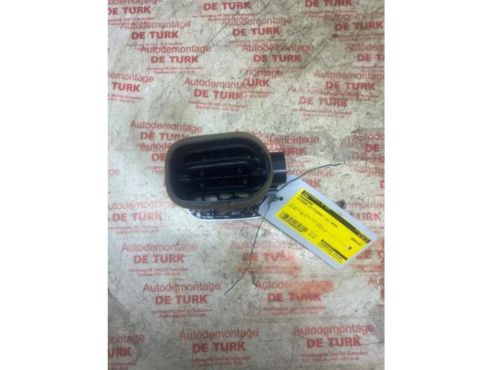 Usados Salpicadero Citroen C3 Picasso (SH) 1.2 12V PureTech 110 Precio € 21,78 IVA incluido ofrecido por Autosloperij de Turk