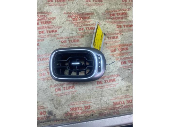 Usados Salpicadero Citroen C3 Picasso (SH) 1.2 12V PureTech 110 Precio € 21,78 IVA incluido ofrecido por Autosloperij de Turk