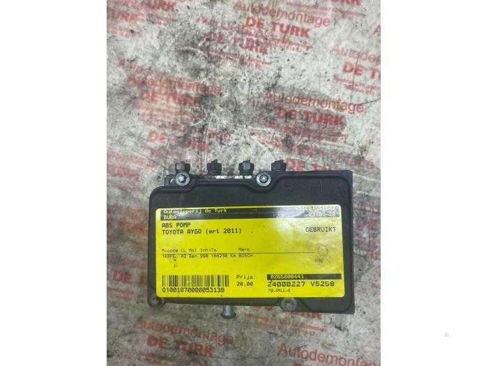 Bloc ABS d'un Toyota Aygo (B10) 1.0 12V VVT-i 2011