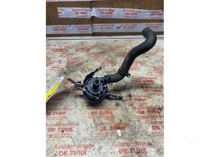 Usagé Pompe à eau Mercedes B (W246/W242) 1.6 B-180 BlueEFFICIENCY Turbo 16V Prix € 21,78 Prix TTC proposé par Autosloperij de Turk