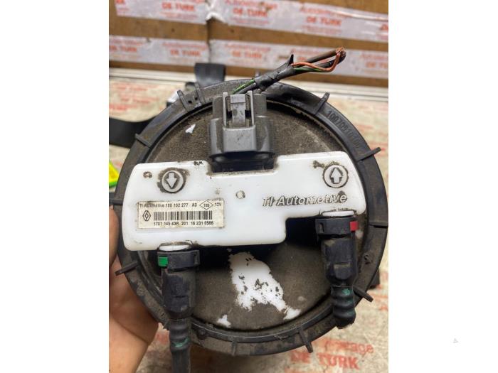 Begagnade Bensinpump Renault Clio IV (5R) 0.9 Energy TCE 90 12V Pris € 43,56 Inklusive moms erbjuds av Autosloperij de Turk