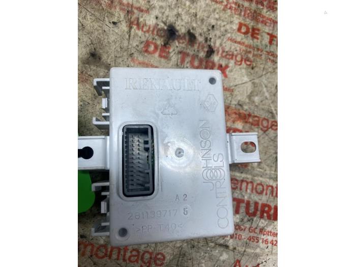 Usagé Module navigation Renault Clio IV (5R) 0.9 Energy TCE 90 12V Prix € 21,78 Prix TTC proposé par Autosloperij de Turk
