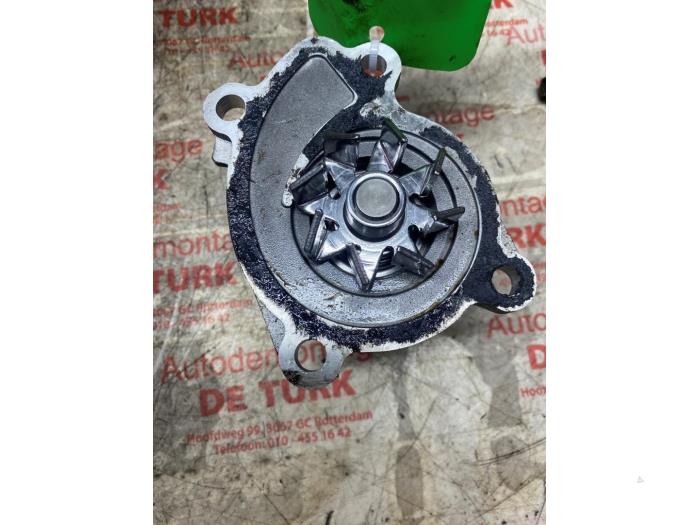 Begagnade Vattenpump Nissan Pulsar (C13) 1.2 DIG-T 16V Pris € 32,67 Inklusive moms erbjuds av Autosloperij de Turk