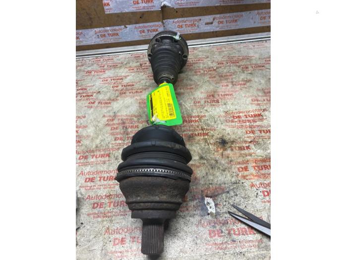 Usagé Arbre de transmission avant gauche Volkswagen Eos (1F7/F8) 2.0 TFSI 16V Prix € 38,72 Prix TTC proposé par Autosloperij de Turk
