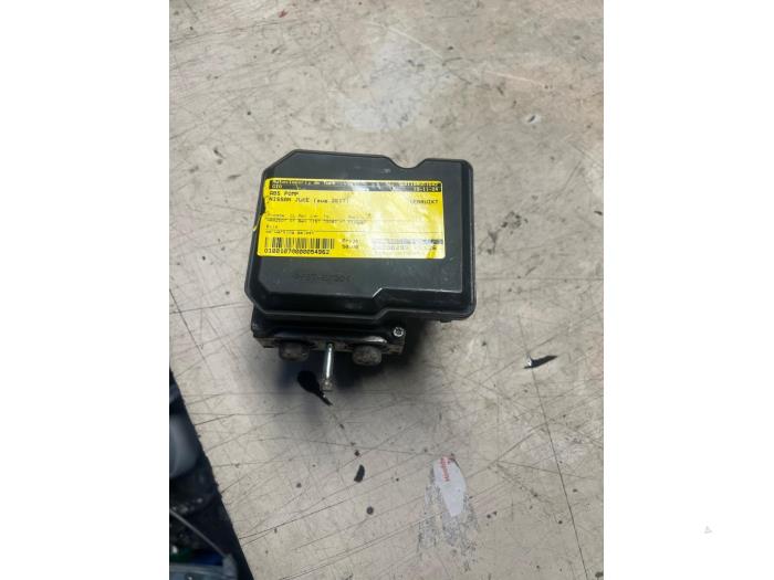 Usagé Bloc ABS Nissan Juke (F15) 1.2 DIG-T 16V Prix € 54,45 Prix TTC proposé par Autosloperij de Turk