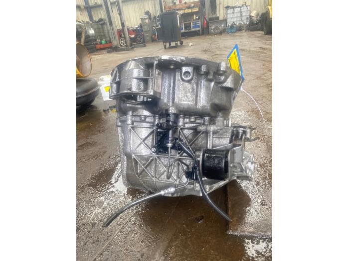 Getriebe van een Mercedes-Benz GLA (156.9) 1.6 180 16V 2018