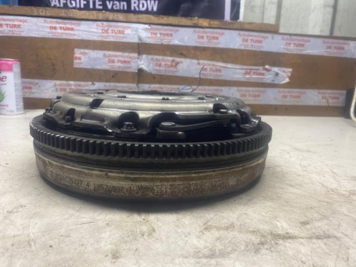 Used Flywheel Mercedes GLA (156.9) 1.6 180 16V Price € 108,90 Inclusive VAT offered by Autosloperij de Turk