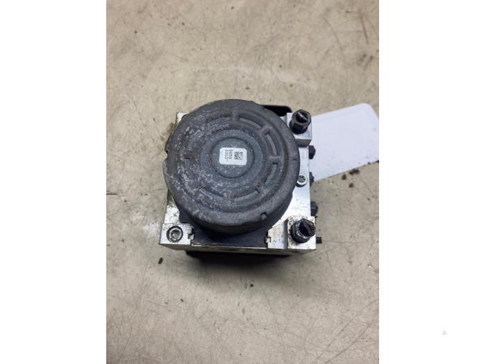 Usagé Bloc ABS Peugeot 208 I (CA/CC/CK/CL) 1.0 Vti 12V PureTech Prix € 36,30 Prix TTC proposé par Autosloperij de Turk
