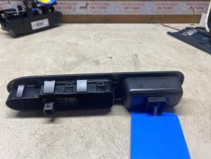 Gebrauchte Elektrisches Fenster Schalter Peugeot 207 CC (WB) 1.6 16V Preis € 10,89 Mit Mehrwertsteuer angeboten von Autosloperij de Turk