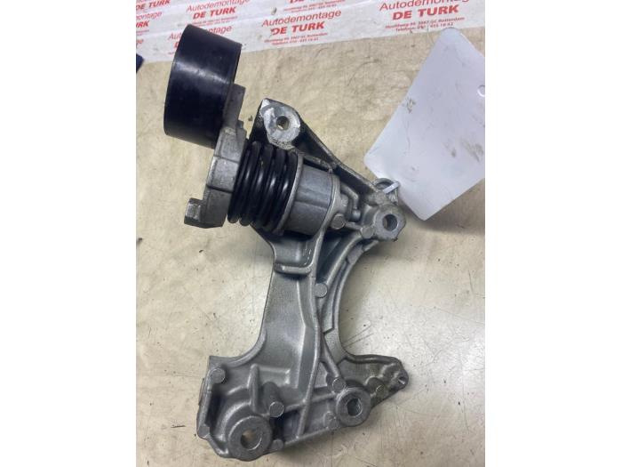 Used Alternator upper bracket Nissan Juke (F15) 1.2 DIG-T 16V Price € 54,45 Inclusive VAT offered by Autosloperij de Turk