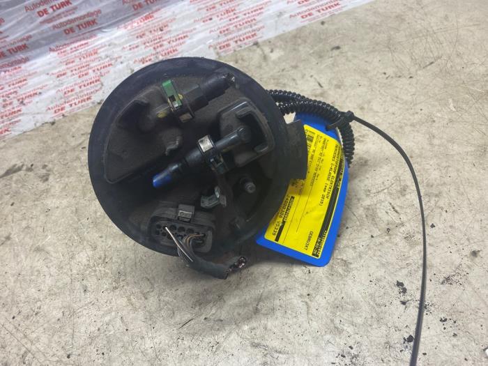 Usagé Pompe à carburant Mercedes C (W205) C-220 2.2 CDI BlueTEC, C-220 d 16V Prix € 32,67 Prix TTC proposé par Autosloperij de Turk
