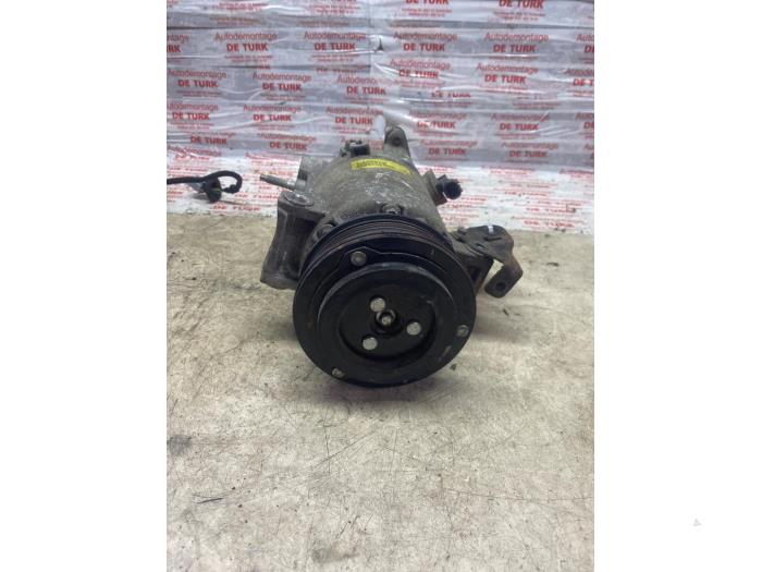 Usagé Compresseur de clim Ford Fiesta 6 (JA8) 1.0 EcoBoost 12V 100 Prix € 43,56 Prix TTC proposé par Autosloperij de Turk