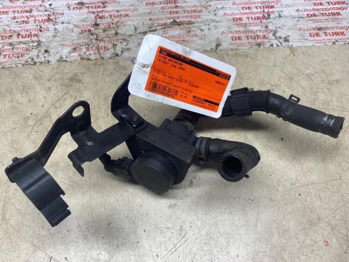 Begagnade Extra vattenpump Volkswagen Golf VI (5K1) 1.4 TSI 160 16V Pris € 43,56 Inklusive moms erbjuds av Autosloperij de Turk