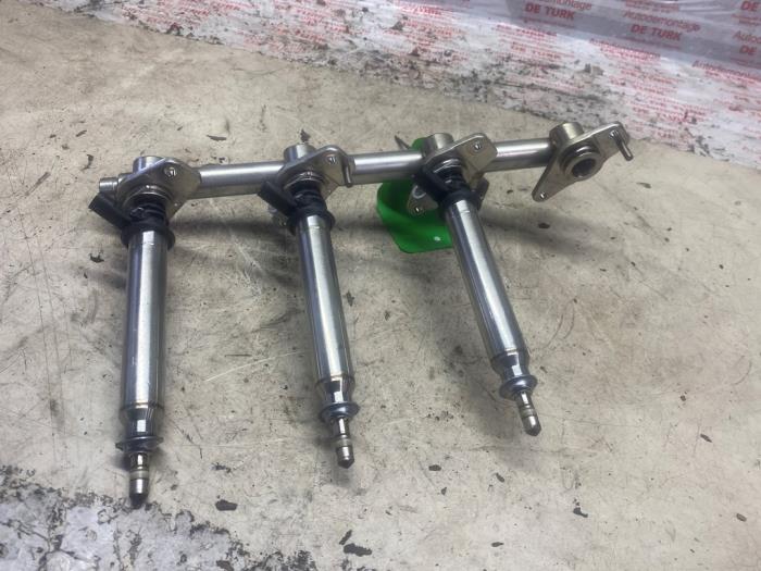 Usagé Système d'injection Mercedes C (W204) 1.8 C-180 CGI 16V Prix € 54,45 Prix TTC proposé par Autosloperij de Turk