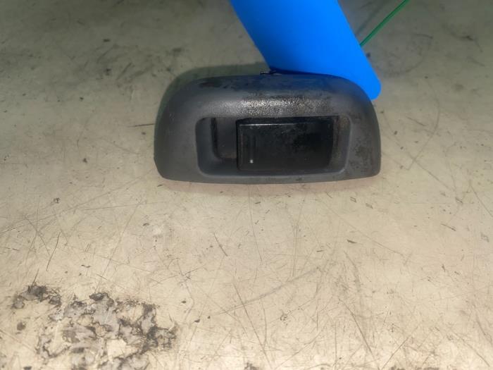 Usados Interruptor de ventanilla eléctrica Citroen C1 1.0 12V Precio € 21,78 IVA incluido ofrecido por Autosloperij de Turk