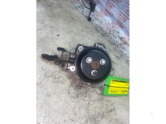 Begagnade Vattenpump Jaguar XE 2.0d 180 16V Pris € 54,45 Inklusive moms erbjuds av Autosloperij de Turk