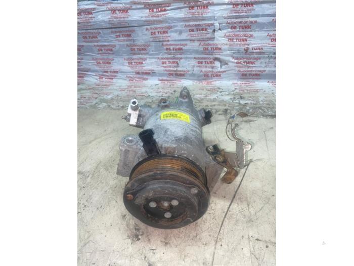 Usagé Compresseur de clim Ford Fiesta 6 (JA8) 1.0 EcoBoost 12V 125 Prix € 43,56 Prix TTC proposé par Autosloperij de Turk