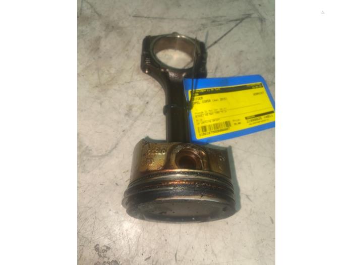 Usados Pistón Opel Corsa E 1.4 Turbo 16V Precio € 26,62 IVA incluido ofrecido por Autosloperij de Turk
