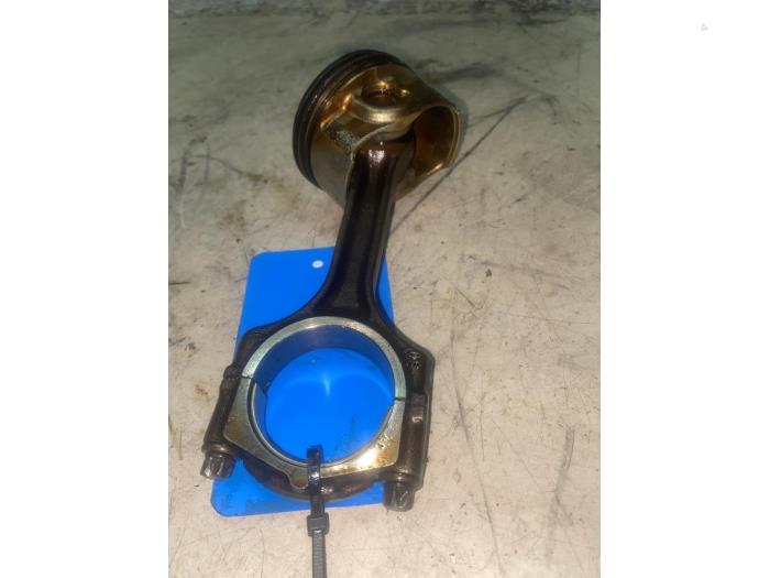 Usados Pistón Opel Corsa E 1.4 Turbo 16V Precio € 26,62 IVA incluido ofrecido por Autosloperij de Turk