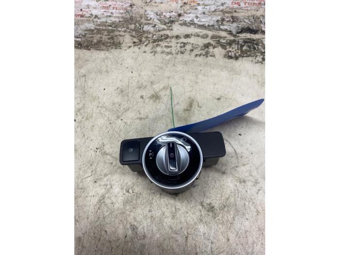 Usagé Commodo phare Mercedes CLA (117.3) 2.0 CLA-250 Turbo 16V 4-Matic Prix € 16,94 Prix TTC proposé par Autosloperij de Turk
