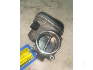 Boitier papillon d'un BMW 3 serie Touring (E46/3) 316i 16V 2004