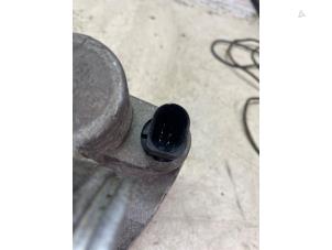 Boitier papillon d'un BMW 3 serie Touring (E46/3) 316i 16V 2004