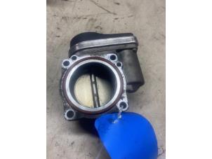 Boitier papillon d'un BMW 3 serie Touring (E46/3) 316i 16V 2004