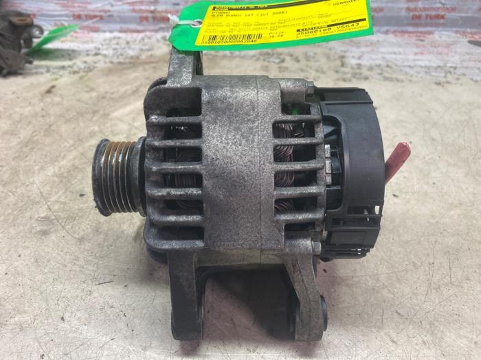 Begagnade Dynamo Alfa Romeo 147 (937) 1.6 Twin Spark 16V Pris € 32,67 Inklusive moms erbjuds av Autosloperij de Turk