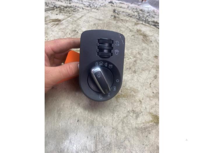 Usados Interruptor de luz Audi A3 Sportback (8PA) 1.4 TFSI 16V Precio € 24,20 IVA incluido ofrecido por Autosloperij de Turk