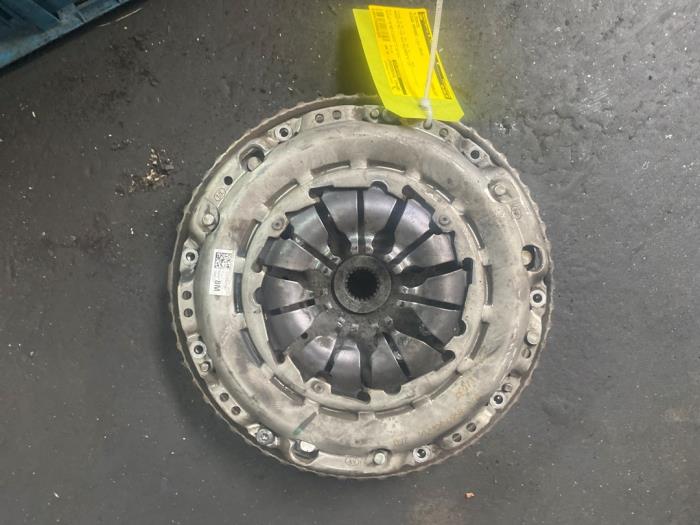 Used Flywheel Nissan Qashqai (J11) 1.2 DIG-T 16V Price € 242,00 Inclusive VAT offered by Autosloperij de Turk