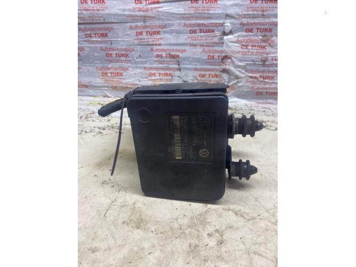 Begagnade ABS-pump Volkswagen Golf V (1K1) 2.0 TFSI GTI 16V Pris € 25,00 Marginaltabell erbjuds av Autosloperij de Turk