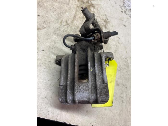 Gebrauchte Bremszange links hinten Volkswagen Scirocco (137/13AD) 2.0 TSI 16V Preis € 30,25 Mit Mehrwertsteuer angeboten von Autosloperij de Turk